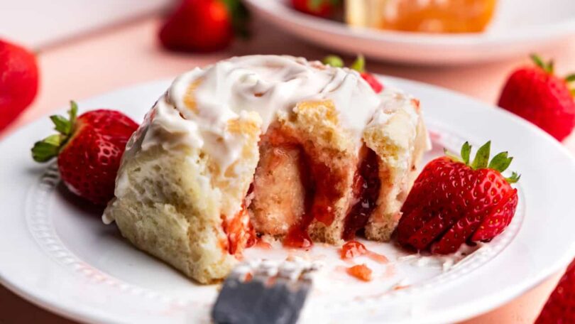 Strawberry-Cinnamon-Rolls-H1.jpg Strawberries & Cream Rolls – The Stay At Home Chef