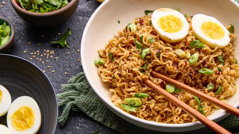 15 Minute Sriracha Ramen Noodles