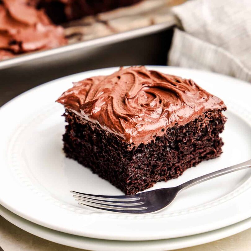 Easy-Chocolate-Cake-9x13-pan_H1-1.jpg Easy Chocolate Cake (9×13 Pan)