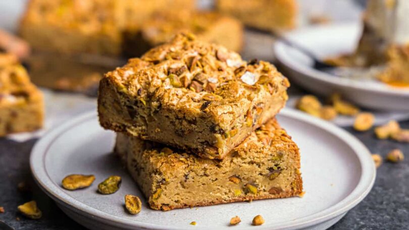 Brown-Butter-Pistachio-Blondies-Header-4.jpg Brown Butter Pistachio Blondies